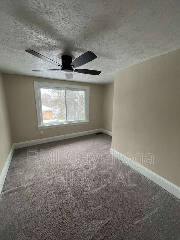 Building Photo - 165 Colony Crescent