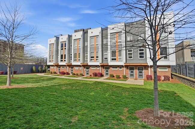 Building Photo - 523 Sedgefield Park Dr