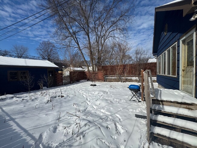 Building Photo - "Charming 3-Bed Haven with Hardwood Floors & Cozy Fireplace in St. Louis Park!"