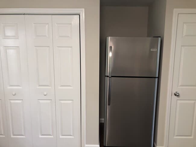 Building Photo - For Rent