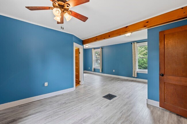 Building Photo - Charming Black Mountain Rental!