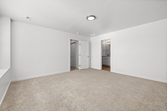 Building Photo - Eagle, ID – Spacious 3 Bedroom + Bonus Room
