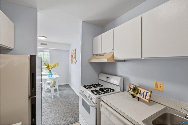 Building Photo - Two Bedroom Apartment Available At Barracks West