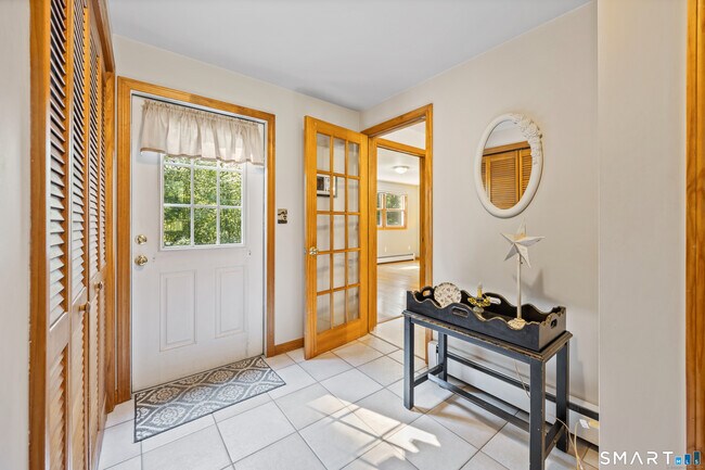 Building Photo - 7 Stephens Ct