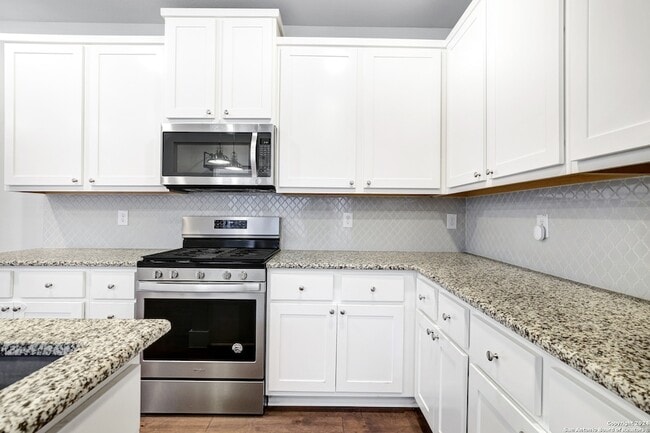 Building Photo - 507 Elmhurst Ave