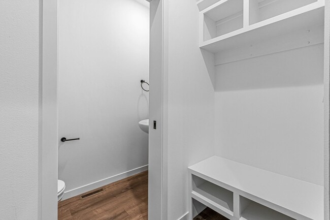 Building Photo - Spacious New Built, Great Location!