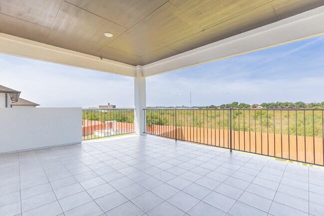 Building Photo - 2332 Giona Pl