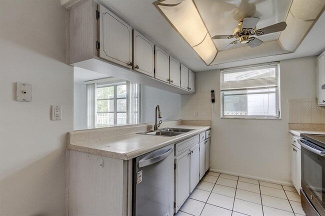 Building Photo - 3735 Mynabird Dr