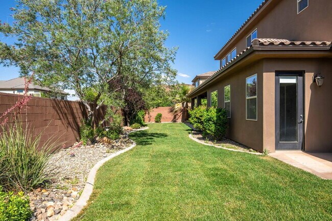 Building Photo - 2735 E Auburn Cir