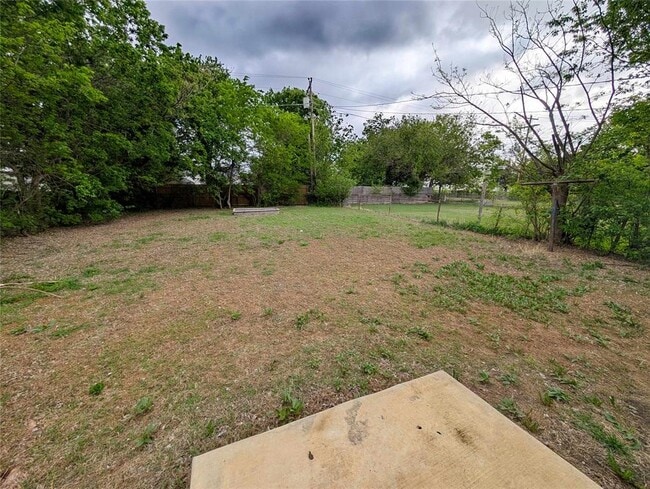 Building Photo - 217 E Douglas Dr