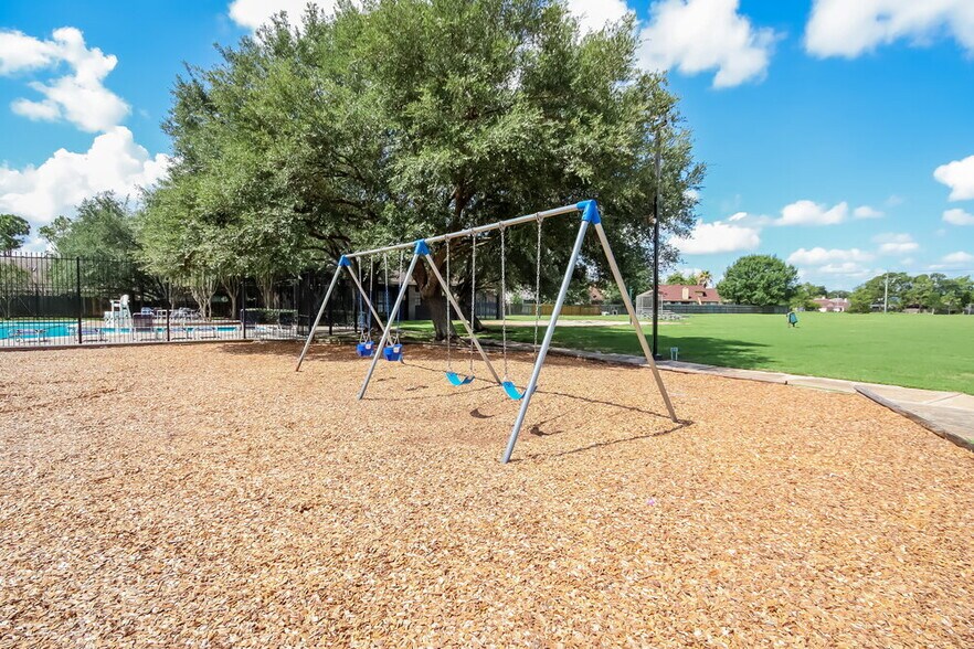 Building Photo - 7831 Poitiers Dr