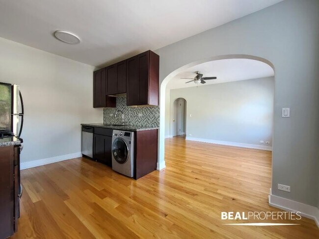 Building Photo - 1 bedroom in WINNETKA IL 60093