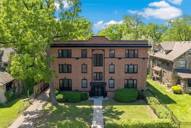 Building Photo - 3708 Summit St