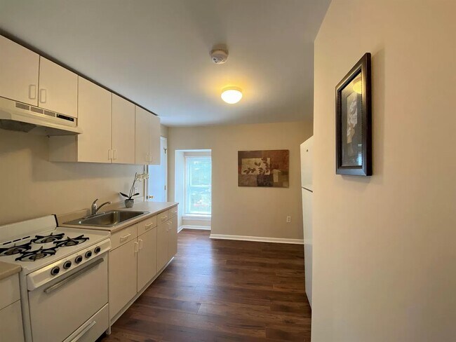 Kitchen - 420 E Baltimore Ave