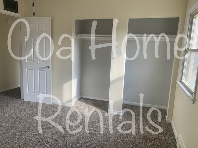 Building Photo - Derby Kansas