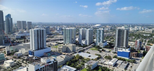Building Photo - 1750 N Bayshore Dr