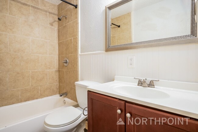 Building Photo - 2 BR/1BA | Newly Renovated Single Family Home |  Gated backyard