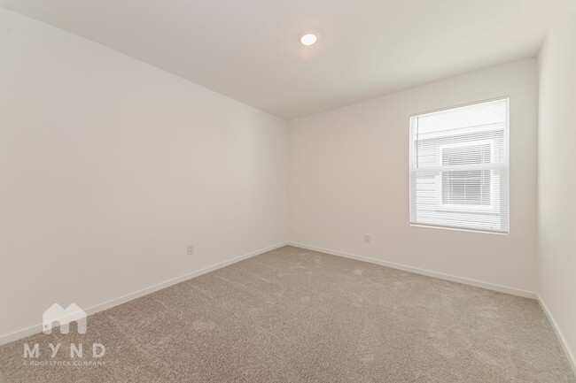 Building Photo - 1246 Basswood Dr