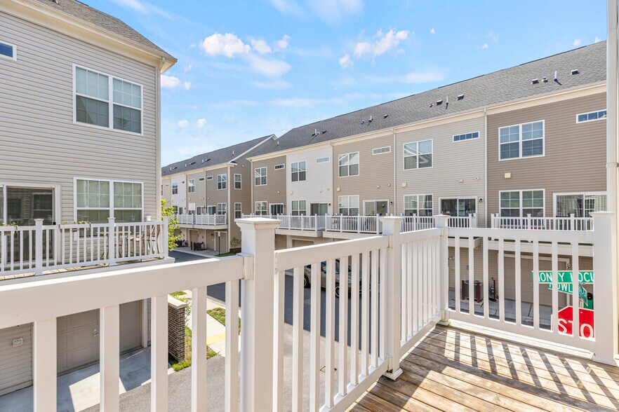 Deck - 7125 Rowlock Aly