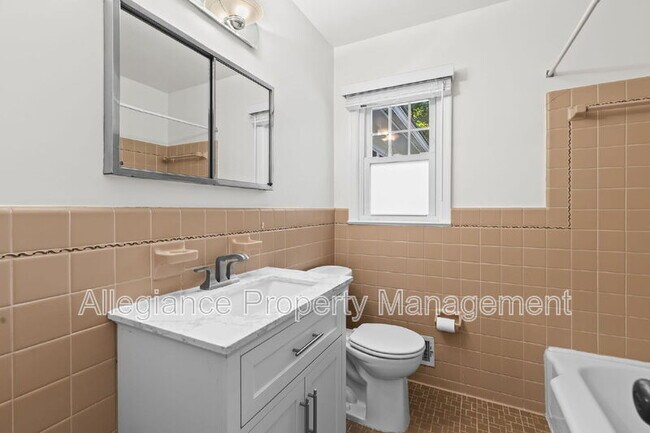 Building Photo - 3548 N Valley St