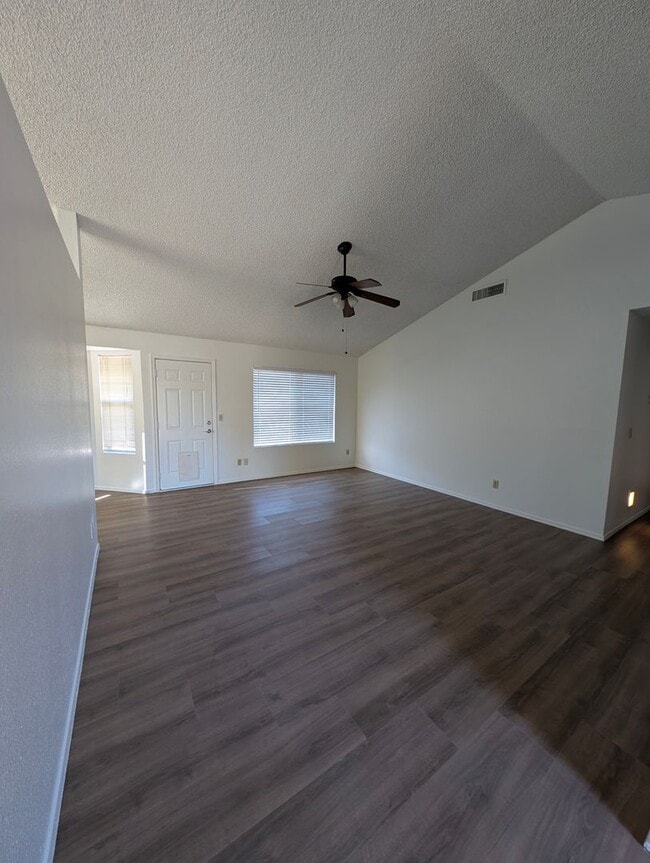 Building Photo - AVAILABLE NOW IN KYRENE AREA OF CHANDLER!!!