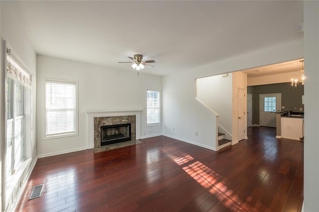 Building Photo - 1331 Memorial Dr SE