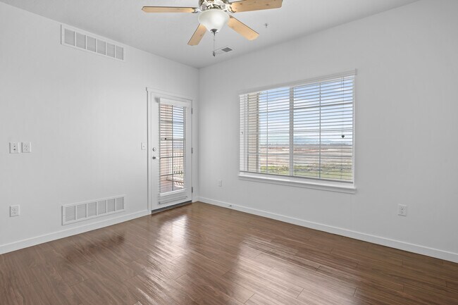 Building Photo - Outlook Apartments