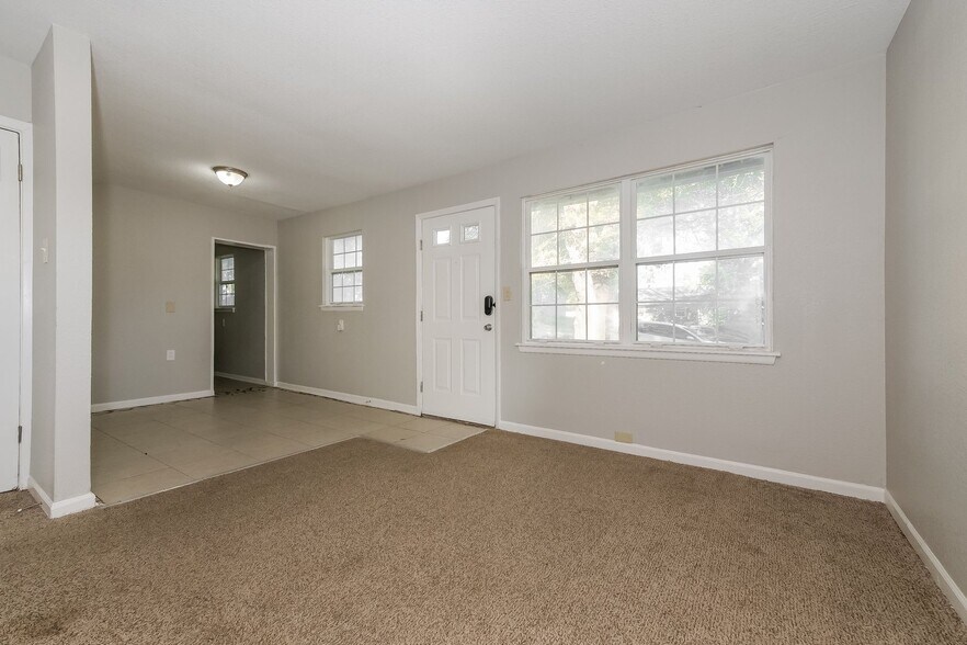 Building Photo - 6113 E 153 St