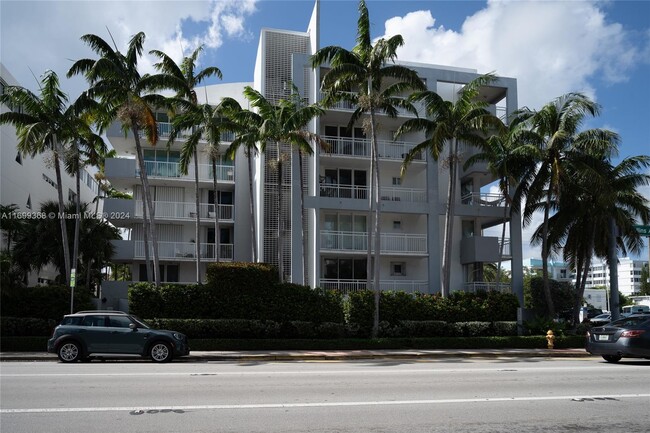 Building Photo - 7832 Collins Ave