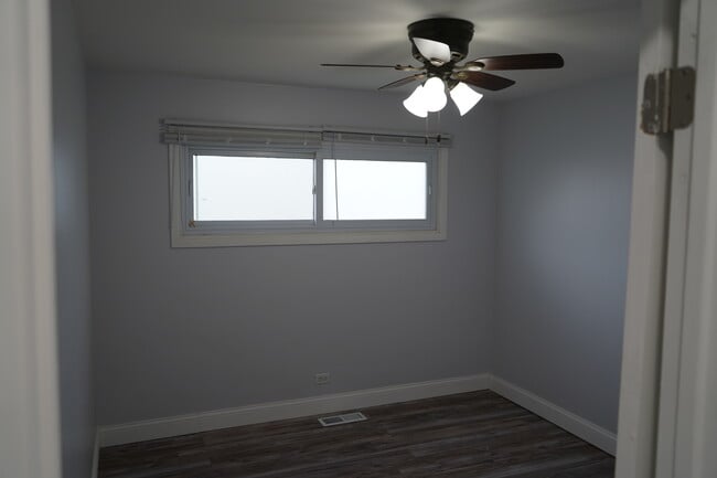 Building Photo - 8660 Frontage Rd