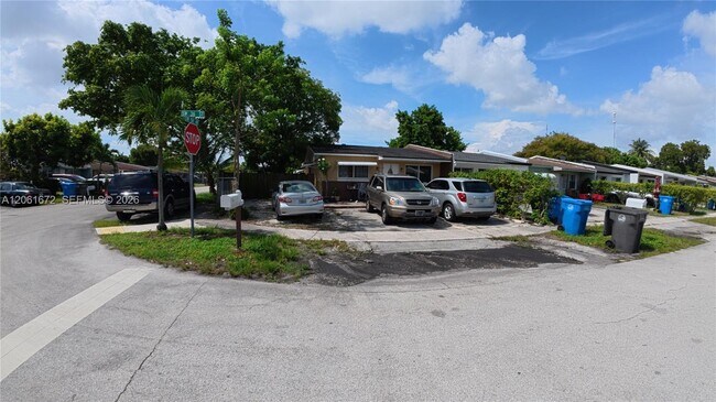 Building Photo - 5400 SW 36th St
