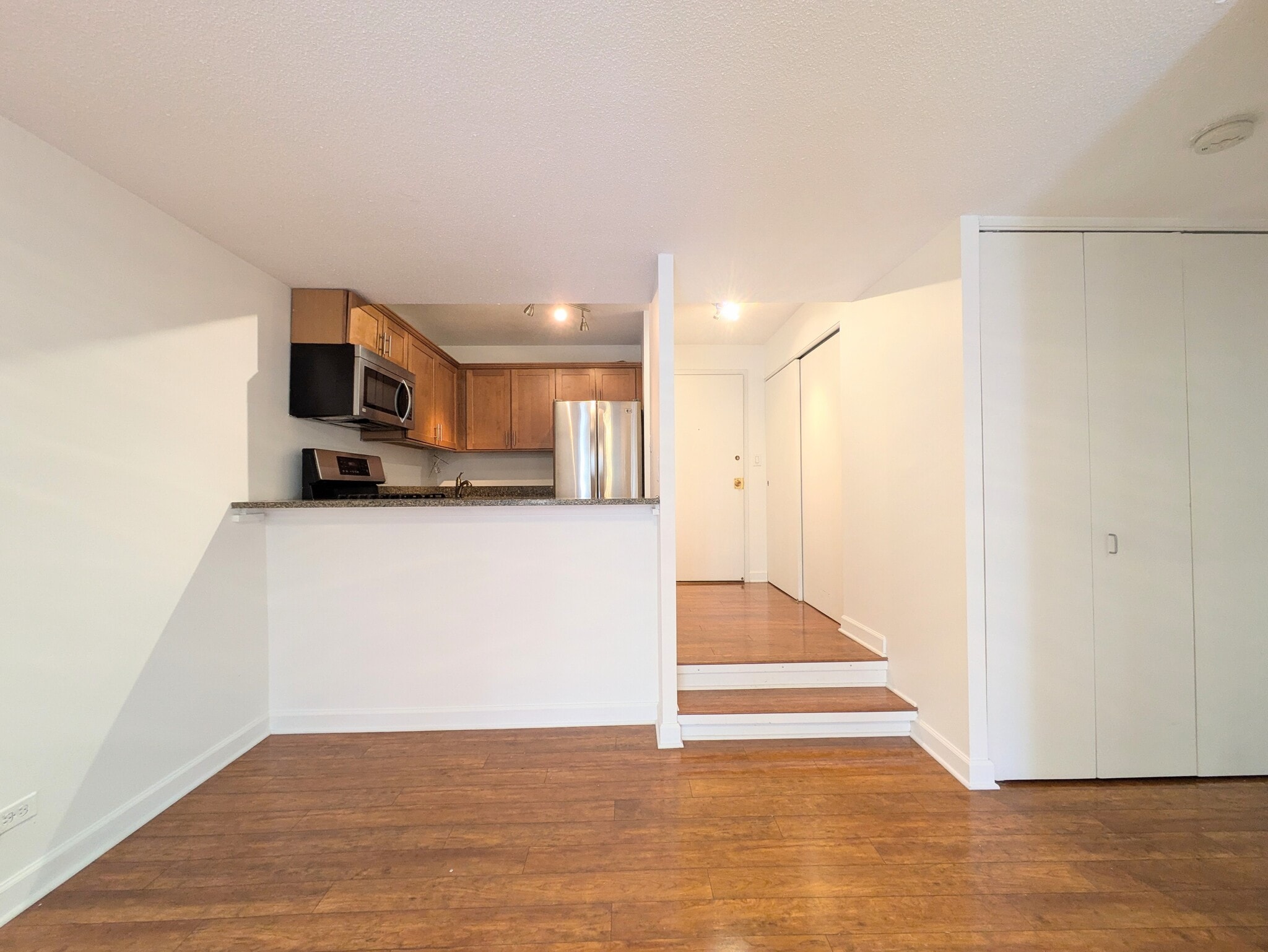 Building Photo - 230 E Ontario St