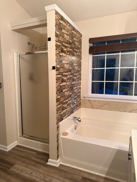 Master bathroom - 424 W Abington Way
