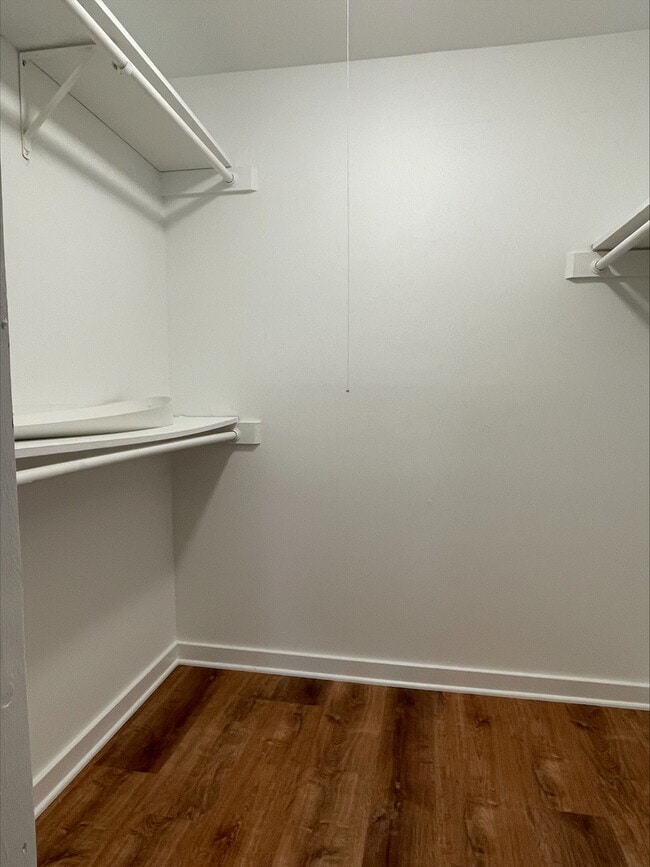 Building Photo - 1813 Hemlock Pl