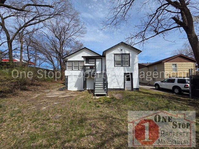 Building Photo - Beautiful 4 Bedroom 2 Bathroom in Kansas City!
