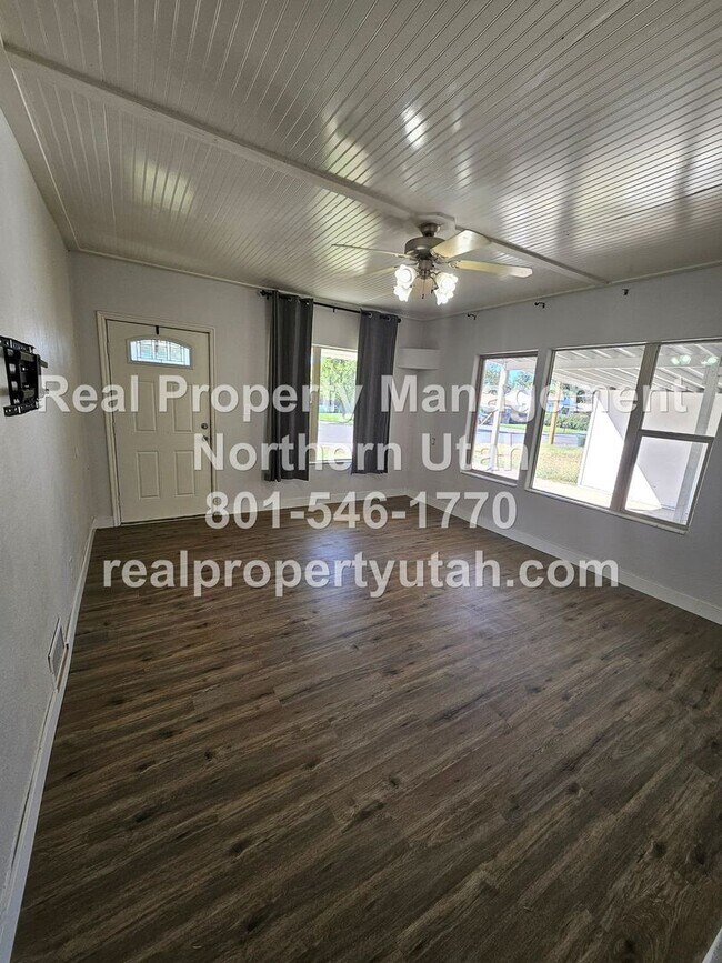 Building Photo - 662 4th St S