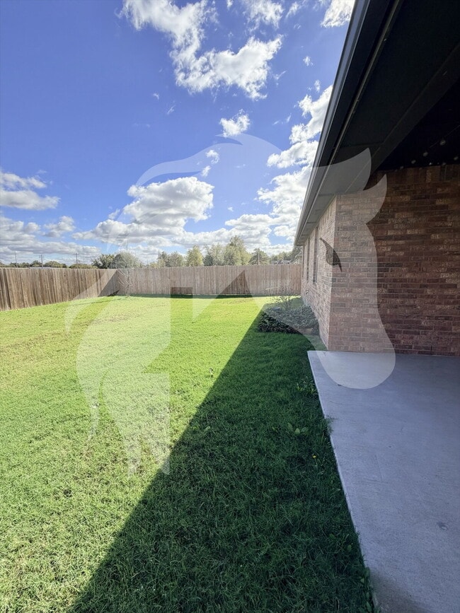 Building Photo - "Stunning 4-Bed Gem with Granite Touch & C...