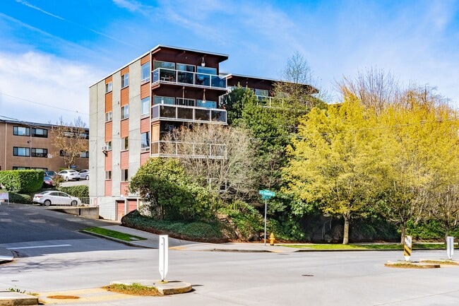 Building Photo - Fairway Apartments