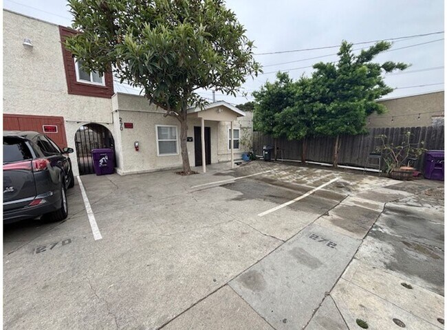 Building Photo - 3 Bedroom 1.5 Bath Back house