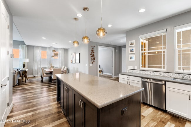 Building Photo - 1465 Varsity Dr