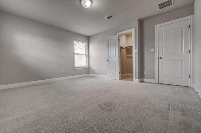 Building Photo - 5821 Viejo Dr