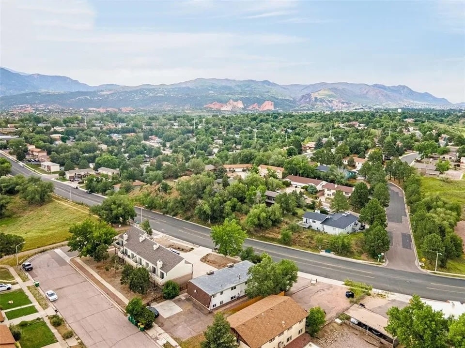 Building Photo - 2136 Friendship Pl