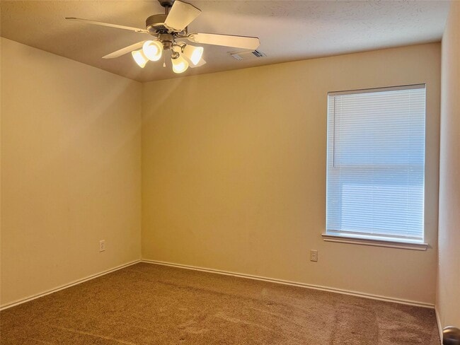 Building Photo - 2115 Vermillion Oak St