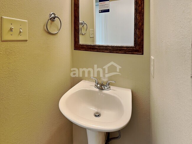 Building Photo - 10844 August Dr