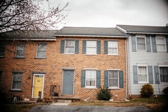 Building Photo - 16 Cranfield Ct