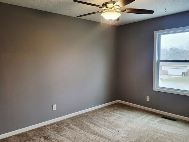 Building Photo - 115 Sabel Cir