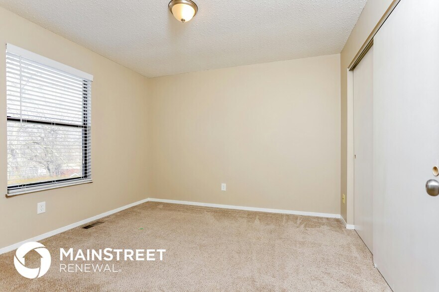 Building Photo - 721 Willow Wood Ct