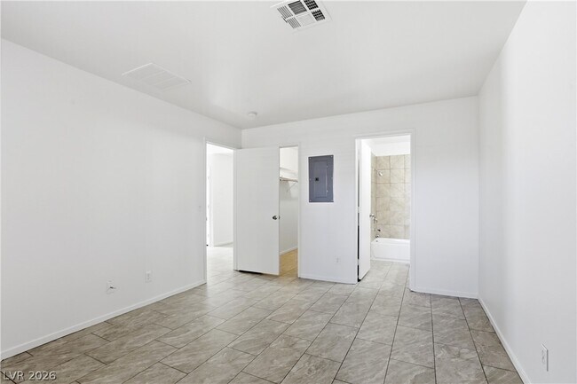 Building Photo - 3683 Lucido Dr