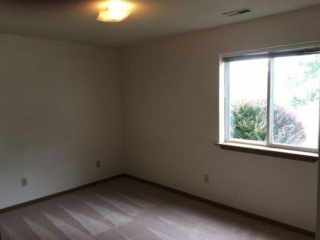 Building Photo - $995 | 2 Bedroom, 1 Bathroom Apartment | Pet Friendly* | Available for August 1st, 2026 Move In!
