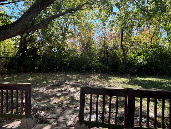 Building Photo - Spacious 3 bedroom home with large backyard deck!